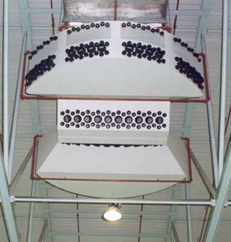 Ausblaskopf mit großen und kleinen Weitwurfdüsen