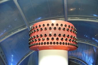 Düsen-Ausblaskopf mit Weitwurfdüsen in fünfreihiger Anordnung